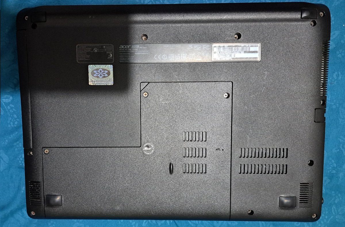 markfscityy's tweet photo. WTS preloved
laptop Acer Aspire ES 14 ES1-432-C8ZP
- intel celeron N3350
- ram 2 gb, HDD 500gb
- intel UHD graphic
- windows 10 64 bit
- lain2: port USB, HDMI, CD ROM
Kelengkapan: charger ori
Minus: lecet pemakaian, microsoft officenya ga ori
Diharga 1,5jt
MINAT DM YA!
#zonauang https://t.co/vQpmbdqOj7