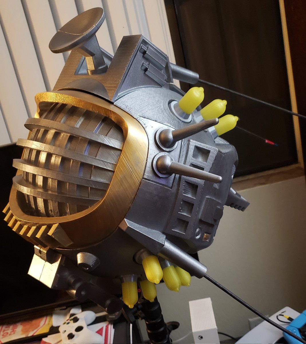 ZackFinfrock's tweet photo. *beep boop* #FalloutBreaking https://t.co/gjxW6Pwaab