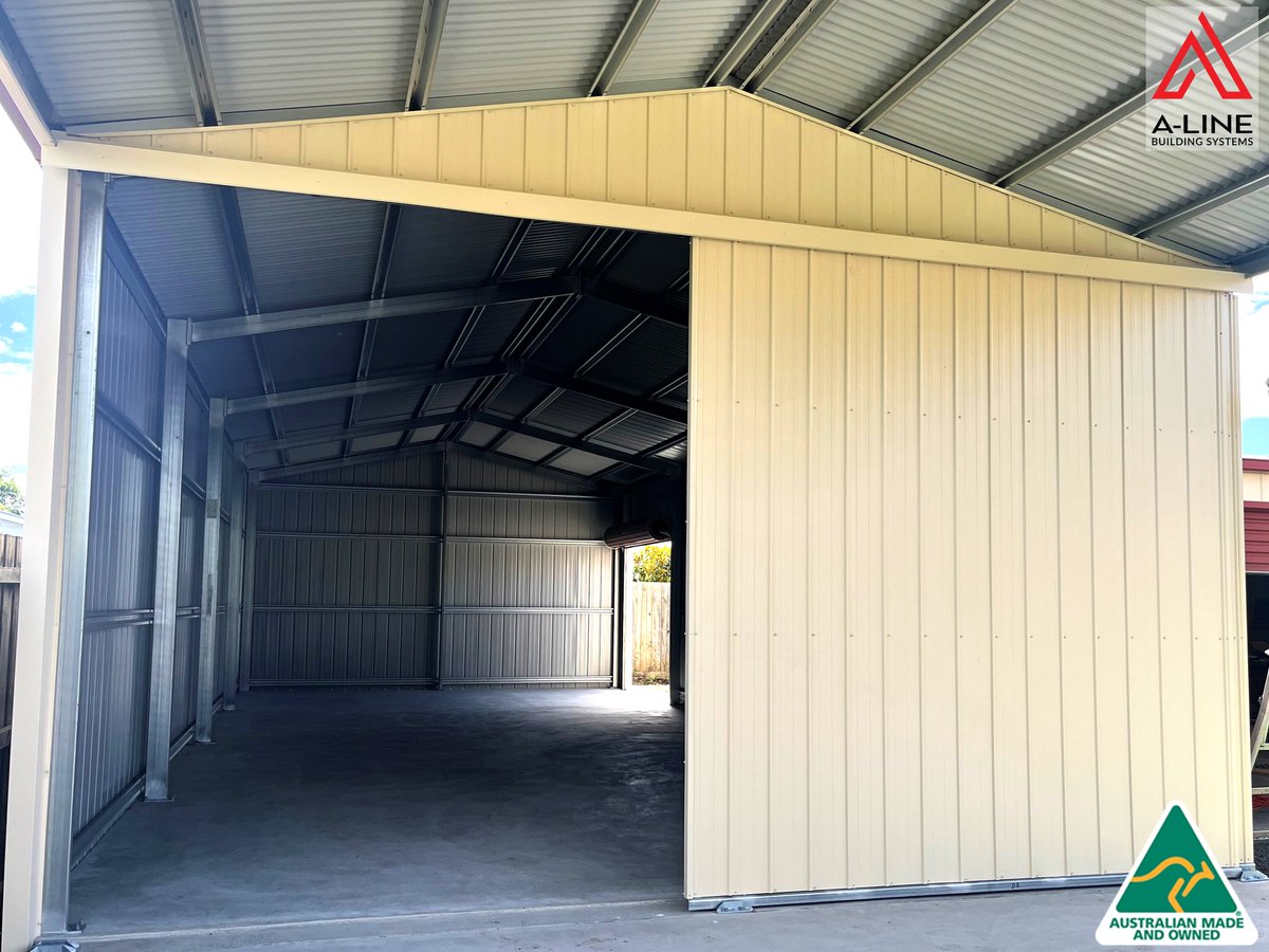 👉🏼RHS Framed Enduro Garaport.
🔨22m L x 6.5m W x 3.6m H, 12.5° roof pitch, with 6 bays.
🎨 COLORBOND steel Classic Cream™ K-Panel wall cladding &amp; Manor Red® Corrugated® Roof Cladding. 
Get an A-Line quote today:alinebuildingsystems.com.au/get-a-quote/
#colorbondsteel #bluescopesteel #alinesheds
