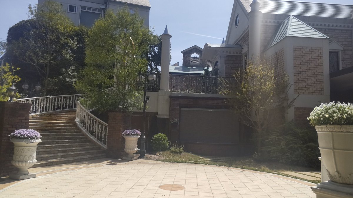 y_coba's tweet photo. ワンダーカーニバル 20の特設会場 エルセルモ゙広島打ち合わせ 終了
今回はエルセルモ広島の庭園とチャペルをお借りする事になります。
是非 素敵な写真を撮ってくださいね https://t.co/YZ2wqj2Coq