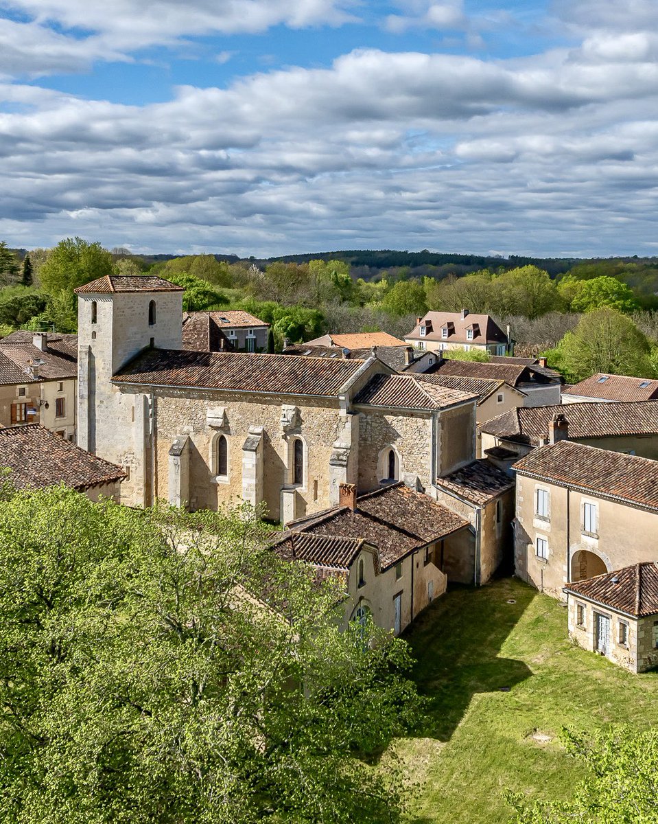 hdlfrance's tweet photo. Le charmant village de Saint-Mayme-de-Péreyrol. https://t.co/foCjvXY1Zi