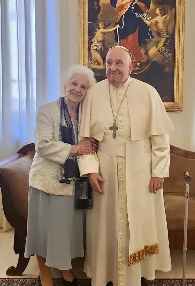 El Papa Francisco recibió a la presidenta de Abuelas de Plaza de Mayo, Estela de Carlotto... ♥️🇦🇷♥️