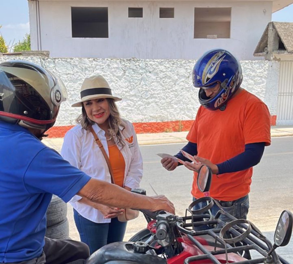 INDICEMEDIAMX's tweet photo. ⭕️ #ElsaVa | #Senado | De las autoridades debemos exigir una visión de progresividad: Elsa Cordero. En su gira por Tzompantepec y Coaxomulco lamentó la extinción del Instituto Tlaxcaltecas para Personas con Discapacidad https://t.co/X5mrTOBKJf https://t.co/3rEdtolozf