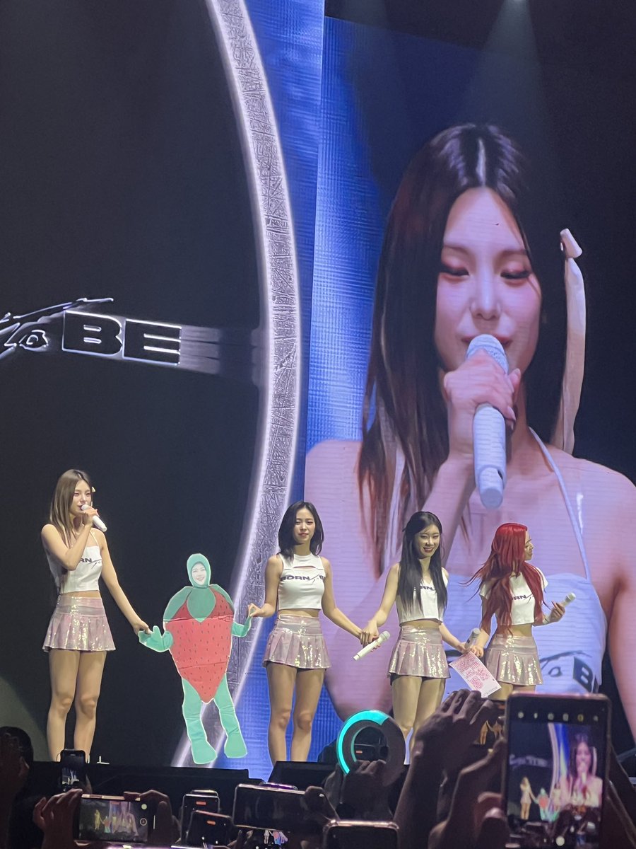 ITZY at Born to Be concert in Santiago.