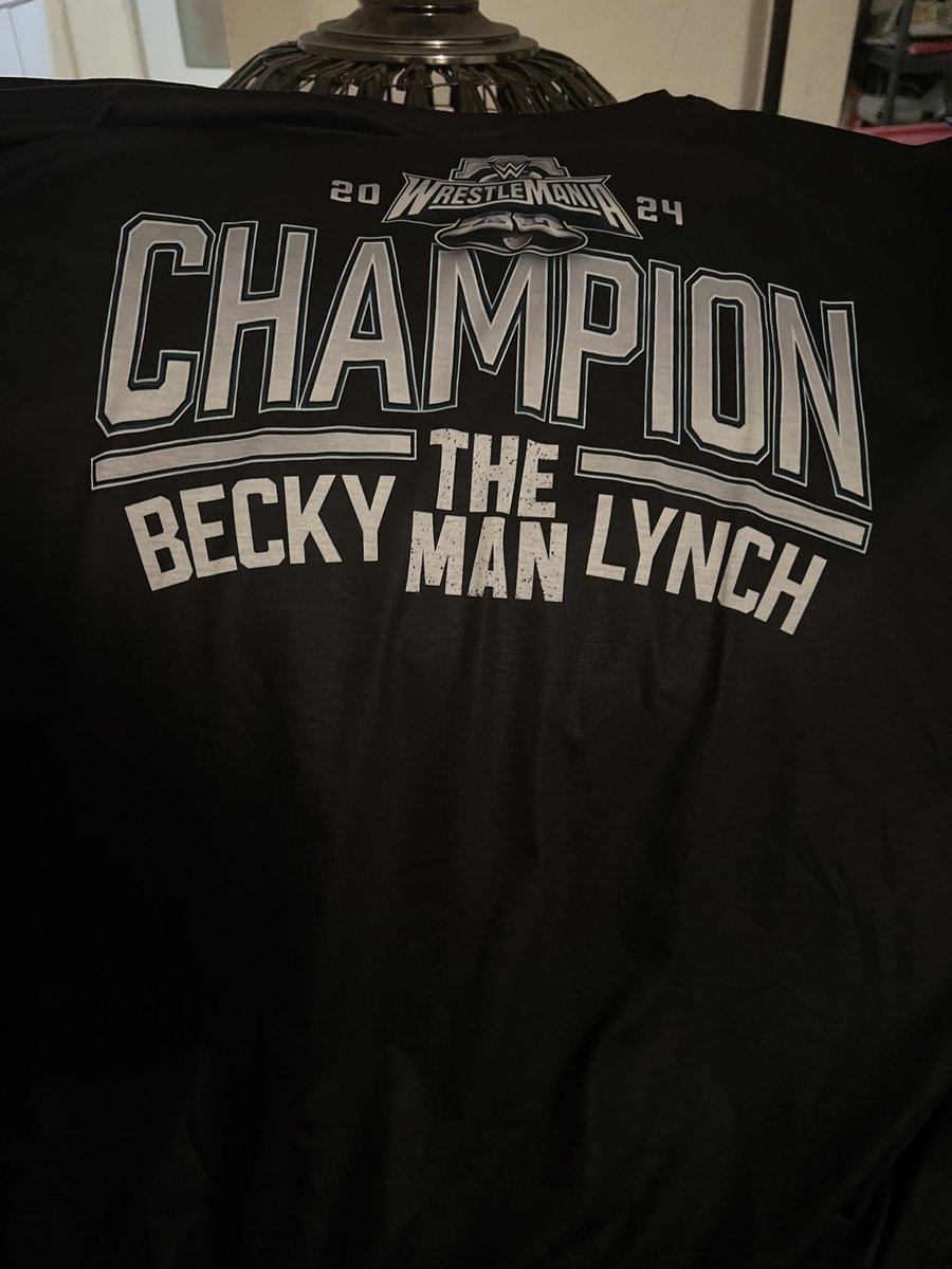 Ordered the new Bayley shirt and this is what I received. Congrats on the big win at WM40 @BeckyLynchWWE @WWEShop @Fanatics