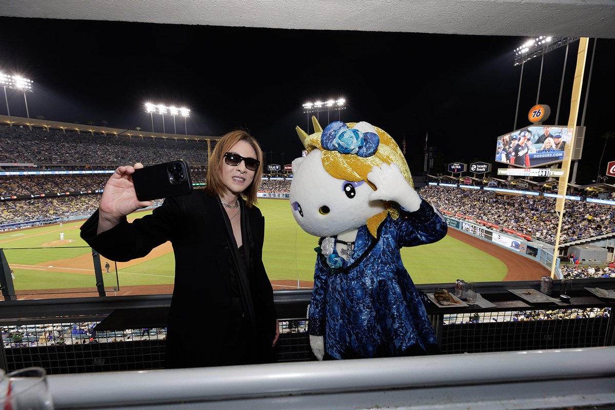 YOSHIKIさん ドジャースタジアムで試合前のアメリカ国歌を演奏。

yoshiki.net

@YoshikiOfficial
#YOSHIKI #大谷翔平 #山本由伸 #ShoheiOhtani #YoshinobuYamamoto #JPOP #Japanesemusic #MusicChannel_J