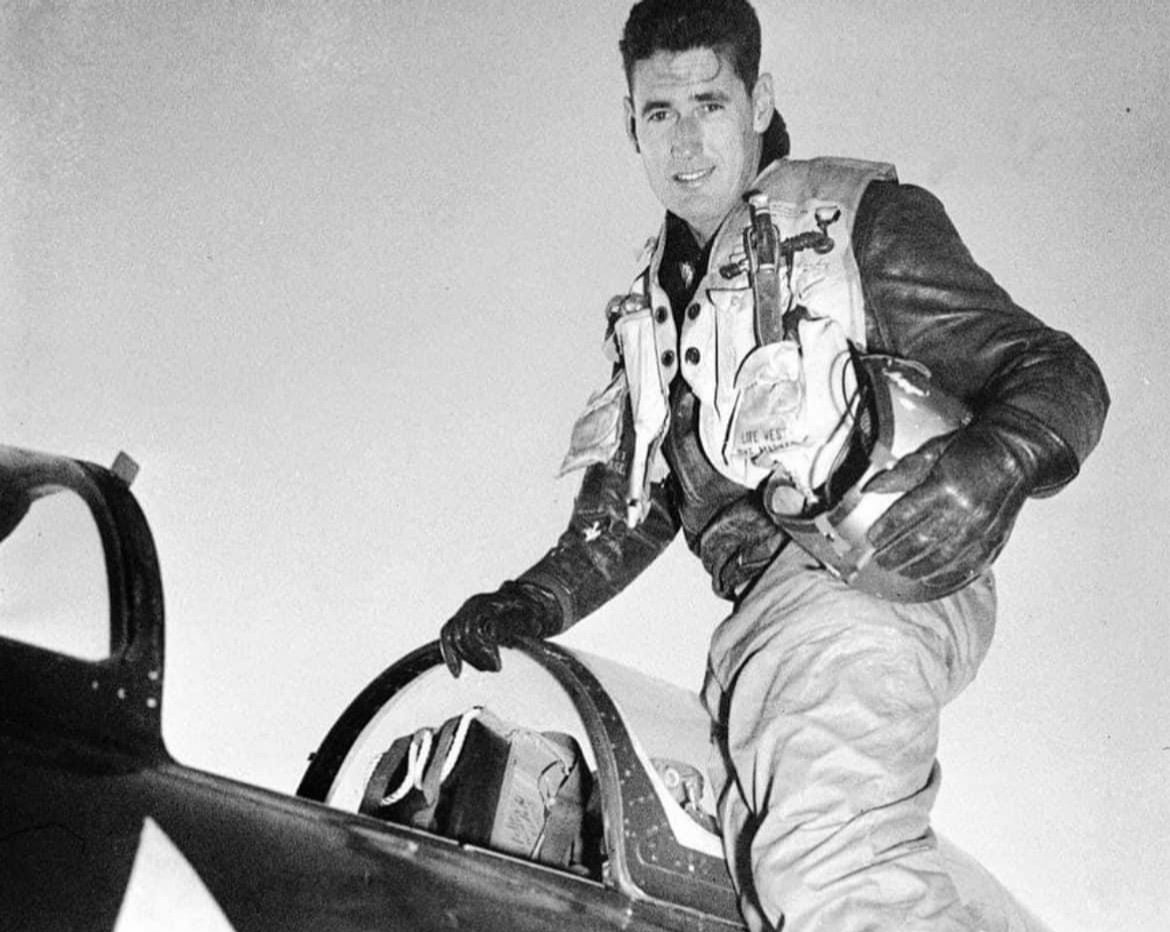 During World War II, Boston Red Sox great Ted Williams gave up what could have been some of his best playing years and over 40k dollars for three seasons, nearly 700k a year in today’s money, to join the Marines and do his part. 🇺🇸
