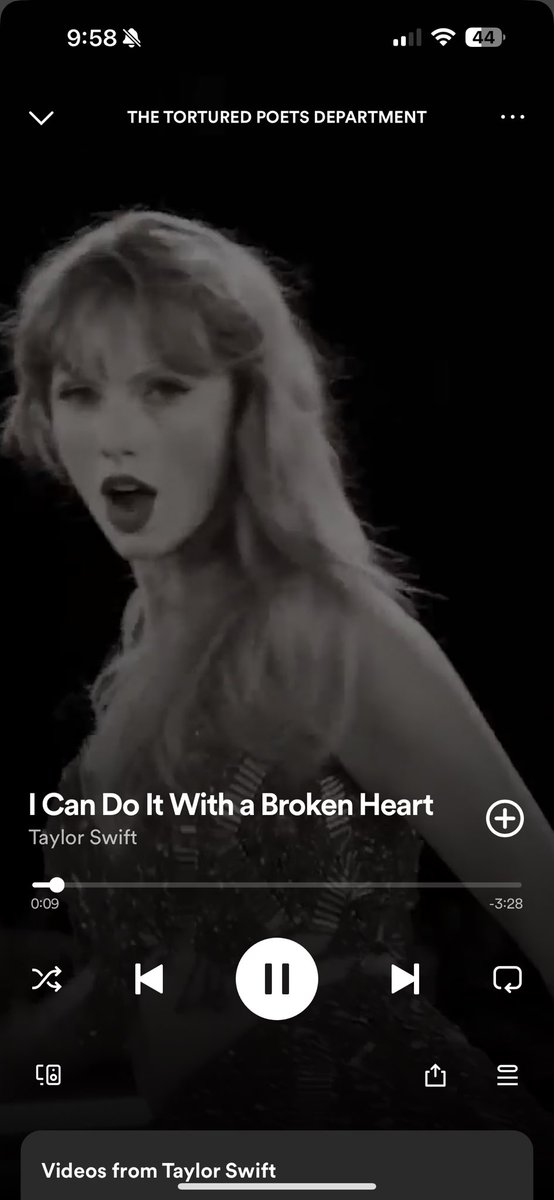 gramorr101's tweet photo. Absolutely dead dying dead @taylorswift13 @taylornation13 #TSTTPD https://t.co/PPGlvvLAIO