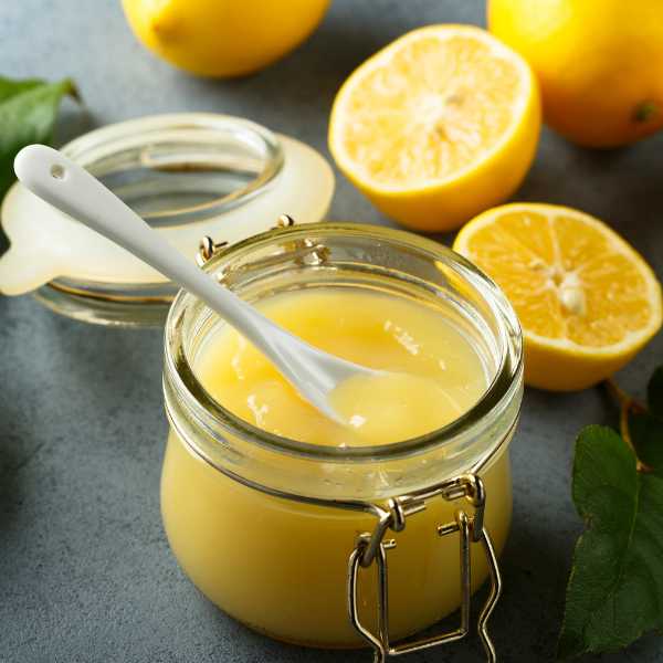 Fris, zoet en met een fijn zuurtje, deze Engelse lemon curd. Heerlijk voor in je yoghurt, over een bolletje ijs of plakje cake. En ook heel leuk om te maken. Probeer het eens uit!

ow.ly/vA2B50ReL7K
#recept #fris #citroen #sucralose #homemade #lekker