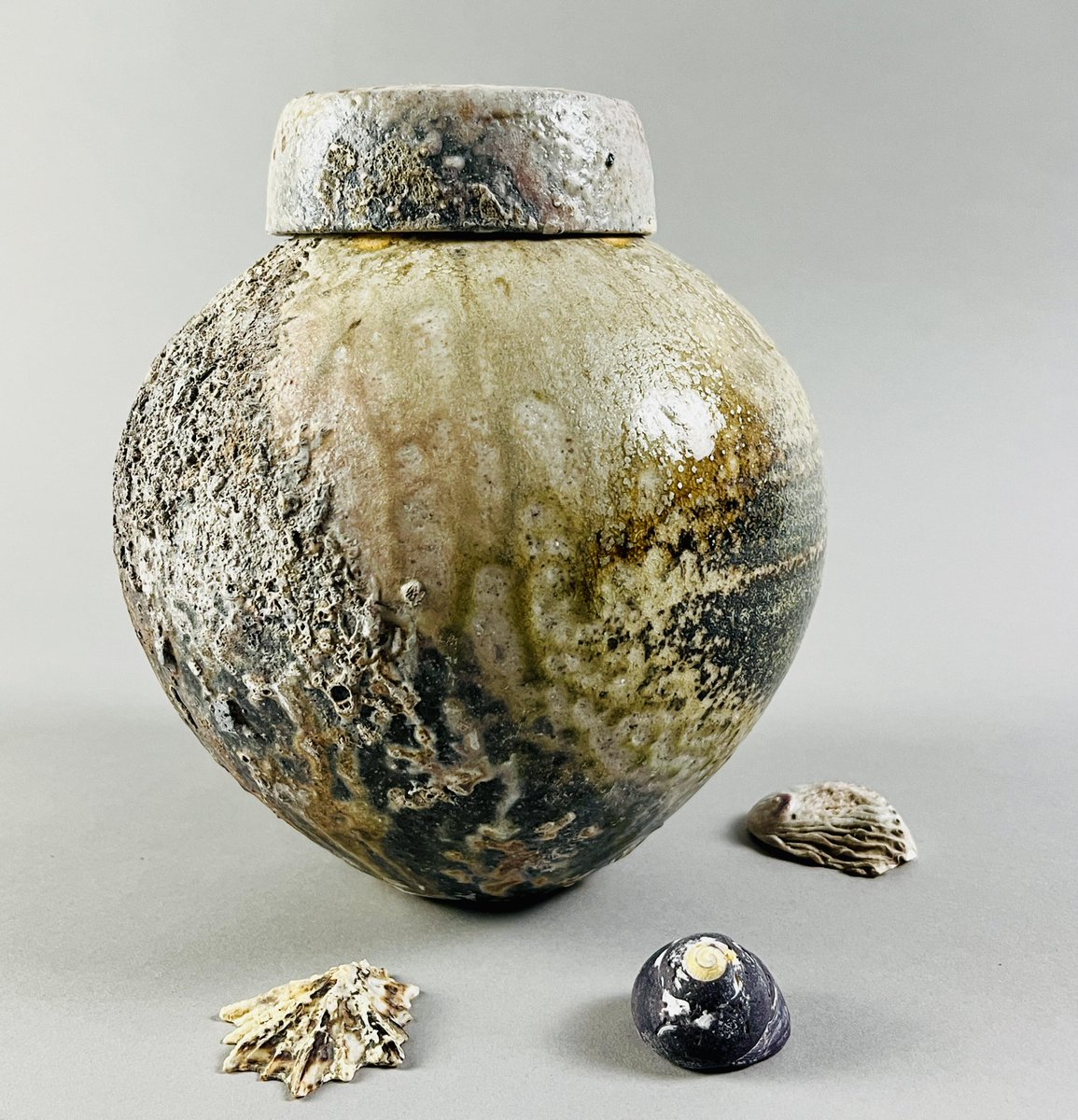 Today’s 'Pic of the Day' is a pot by Harriet Coleridge (Artweeks listing 407; artweeks.org/v/harriet-cole…). She is opening Ewelme pottery during the South Oxfordshire week of the festival (18th-27th May). See more great art and plan venues to visit at artweeks.org