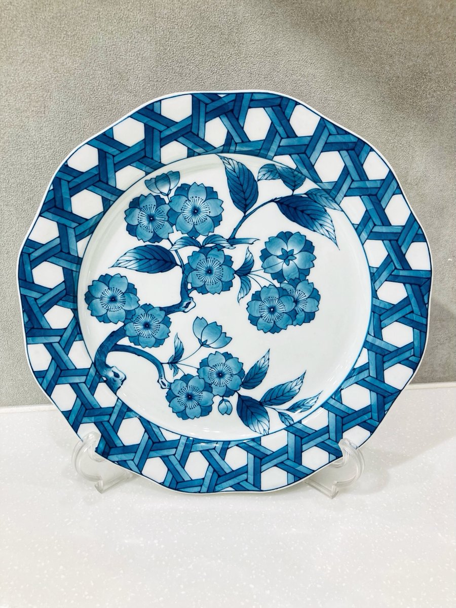 琳泉窯＞より、山口亜紀氏の優しく繊細な染付が施された器をご紹介中