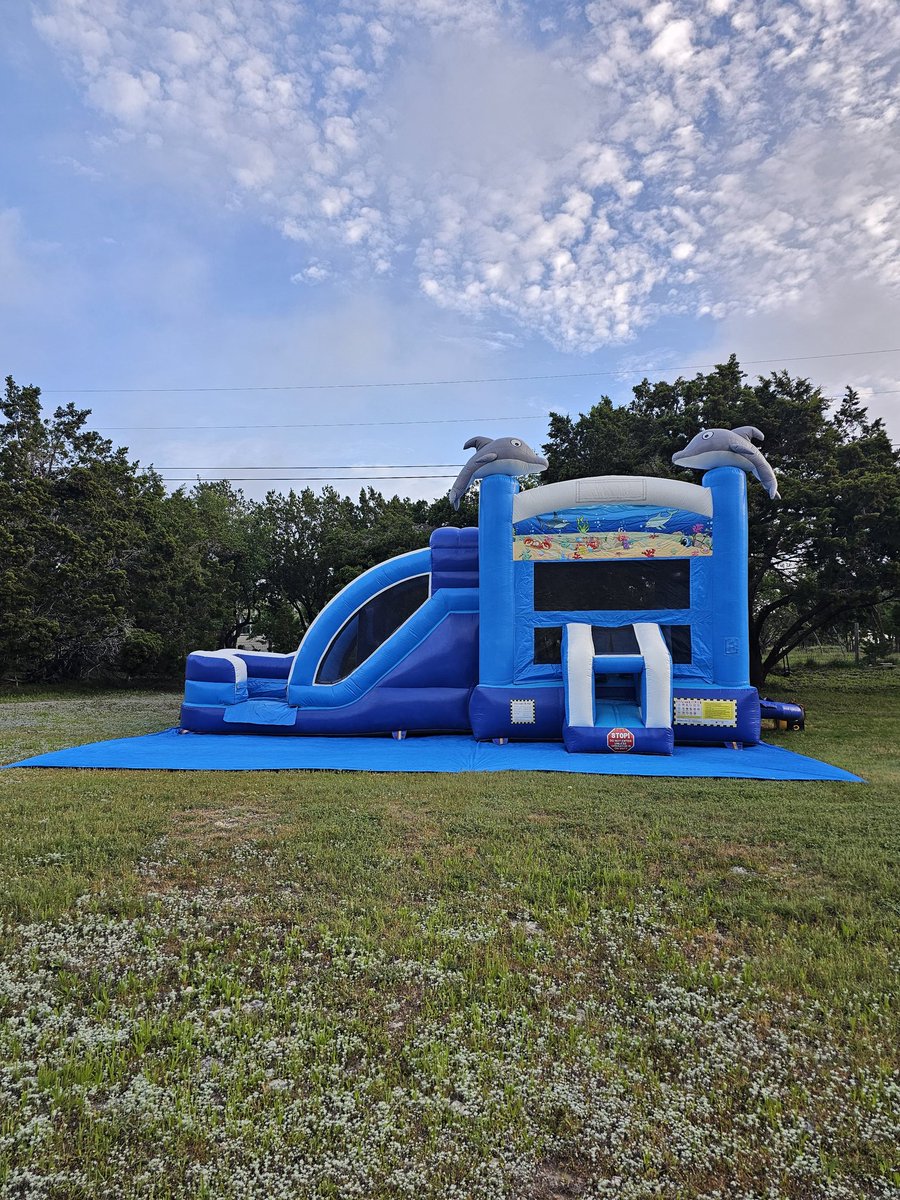 Let's hope this weekend isn't a complete rain out and we can deliver some fun inflatables. Last weekend was almost perfect weather.

In this 📸: 🐬 SeaWorld Bounce House Waterslide Combo 🐬