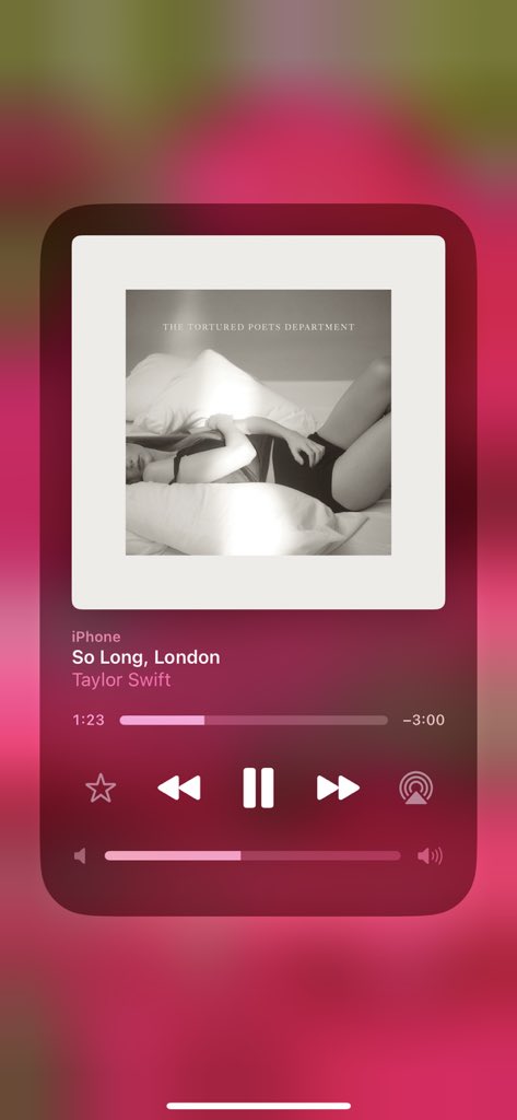 Buongiorno soltanto a #TaylorSwift che con #TSTTPD mi sta facendo avere un momento da main character durante il viaggio in treno. Ennesimo album perfetto