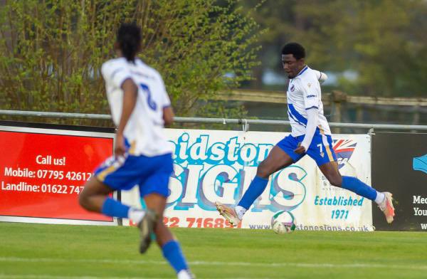 Bearsted_FC's tweet photo. CAMERA - ACTION
Scoring his first Bearsted goal this week, Dieko Falade #bearstedfc #bears #football #scefl #kent #cameraaction https://t.co/EimmryCzZ5