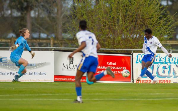 Bearsted_FC's tweet photo. CAMERA - ACTION
Scoring his first Bearsted goal this week, Dieko Falade #bearstedfc #bears #football #scefl #kent #cameraaction https://t.co/EimmryCzZ5