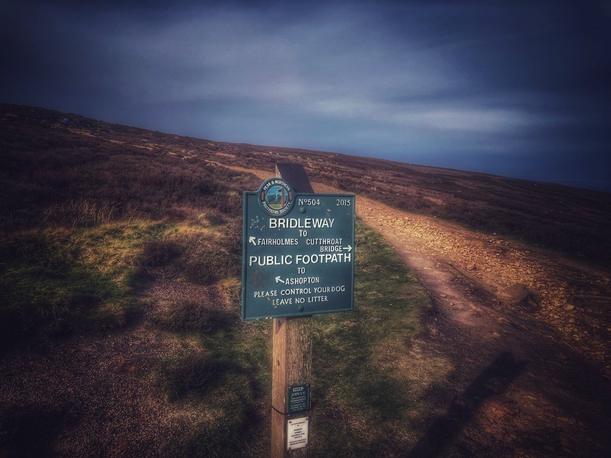 Dave___Allen's tweet photo. @FingerpostFri #fingerpostfri #peakdistrict #derwentedge https://t.co/xMrxpRgF3V