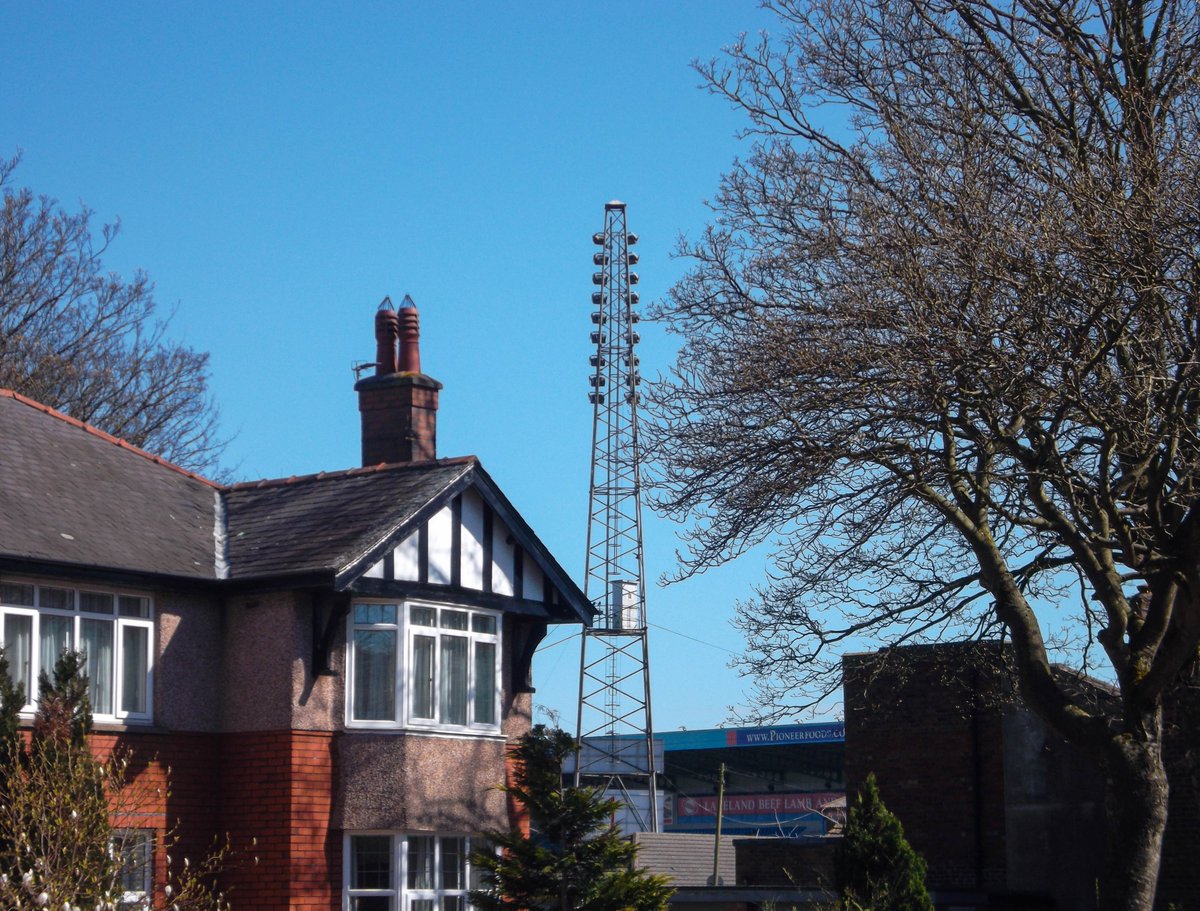 Brunton Park
Carlisle United FC

#groundhopping #groundspotting #stadiumhopping #ground #stadion #stadium #stade #estadio #stadio #stadionautist #groundhopper #carlisleunited #carlisle #floodlightfriday #floodlight #lichtmast #bruntonpark #thecumbrians #leagueone #cumbrians