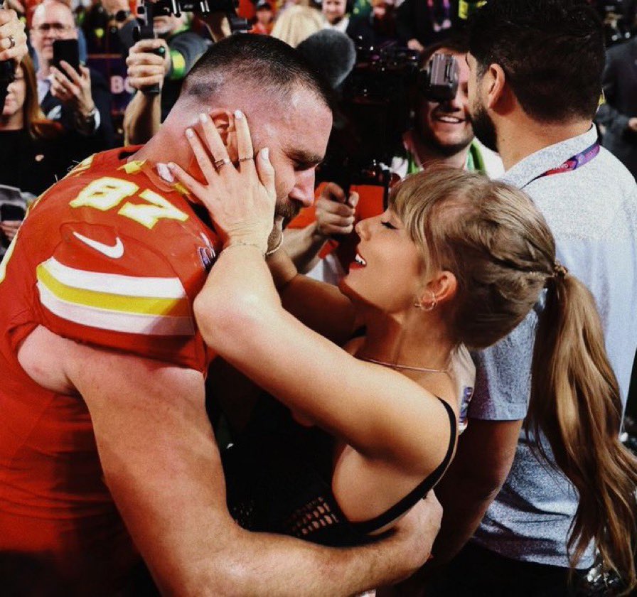 “Where’s the trophy? He just comes running over to me.” - #TAYVIS on “The Alchemy”

“#THETORTUEDPOETSDEPARTMENT