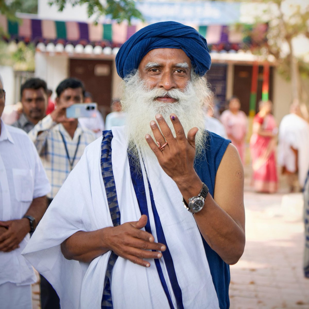 theprayagtiwari's tweet photo. The best thing about democracy is that your vote carries the same weight as Rajnikant's, Sadguru's, Kamal Hasan's, Dhanush's, or any celebrity's vote. Everyone's vote is equal. Use your vote wisely for your development.
#LokSabhaElections2024 https://t.co/zFxjCVnJhG