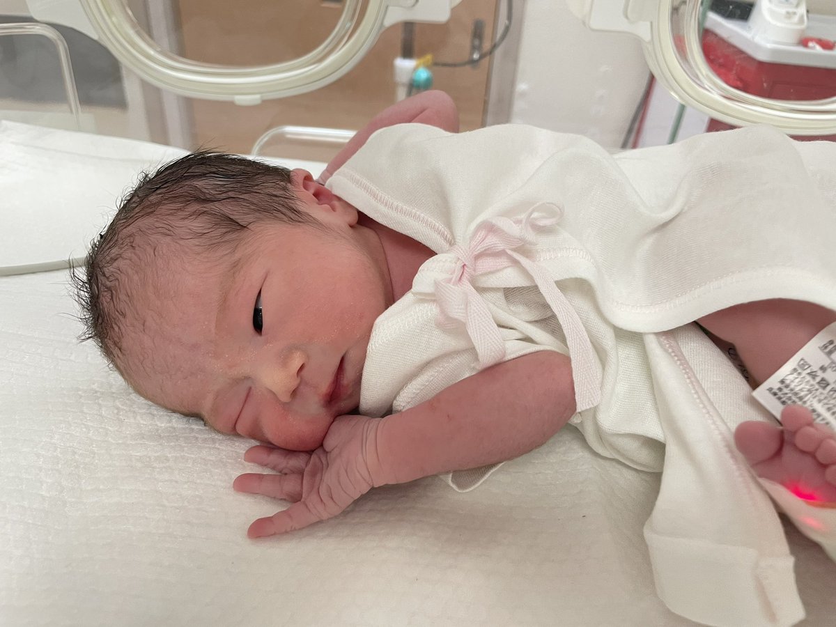2024.04.18(thu)13:08
逆子による予定帝王切開にて娘を出産しました〜！
2190g 45.0cmとちょっと小さめベイビーなので、念のため娘は大きい病院に入院になりましたが、大きく問題なく元気だそうです。
私もまだまだ術後の痛みと闘っておりますが、ゆっくり回復してます〜！でもいまはバスドラ踏めん！