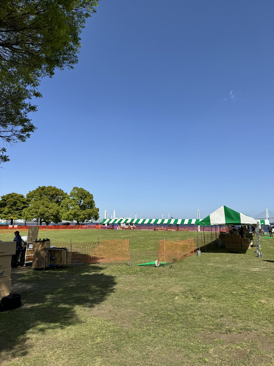 ables_pet's tweet photo. こんにちは、ablesです🐾
明日、明後日はYOKOHAMA GOGO DOGFESへ出店します。
本日は前日搬入のため会場へ。とても良いお天気です☀️ https://t.co/sVb3I9jRVt