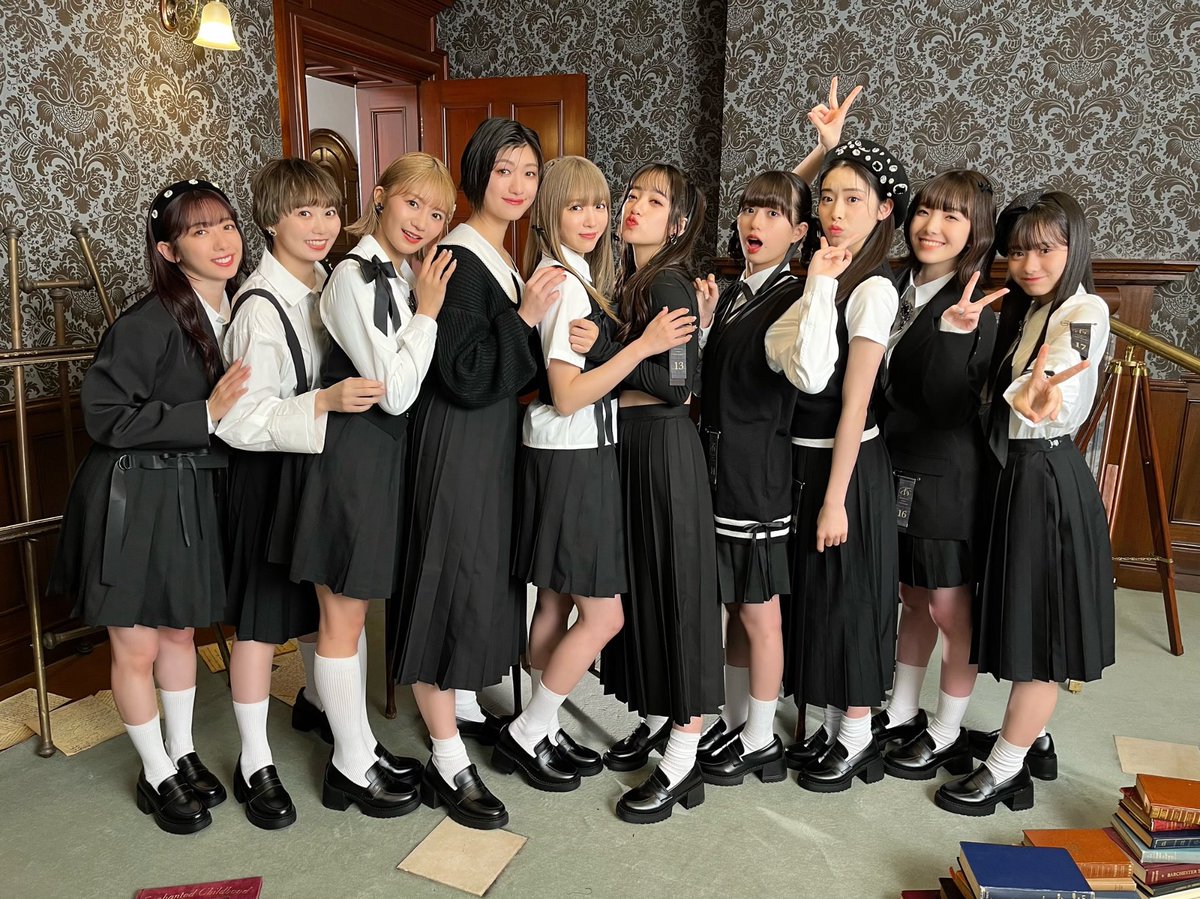 今日を乗り越えればいよいよLIVE、、(*´˘`*)♡
席もめっちゃ良かったから楽しみすぎる♡

あともうひと踏ん張り！
皆さん午後も頑張りましょ！