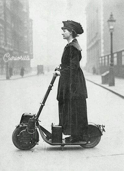 pierpi13's tweet photo. Florence Priscilla McLaren, lady Norman a bordo dell���Autoped, il primo "scooter" motorizzato alimentato a batterie (1916) https://t.co/g2c7CyaMo6