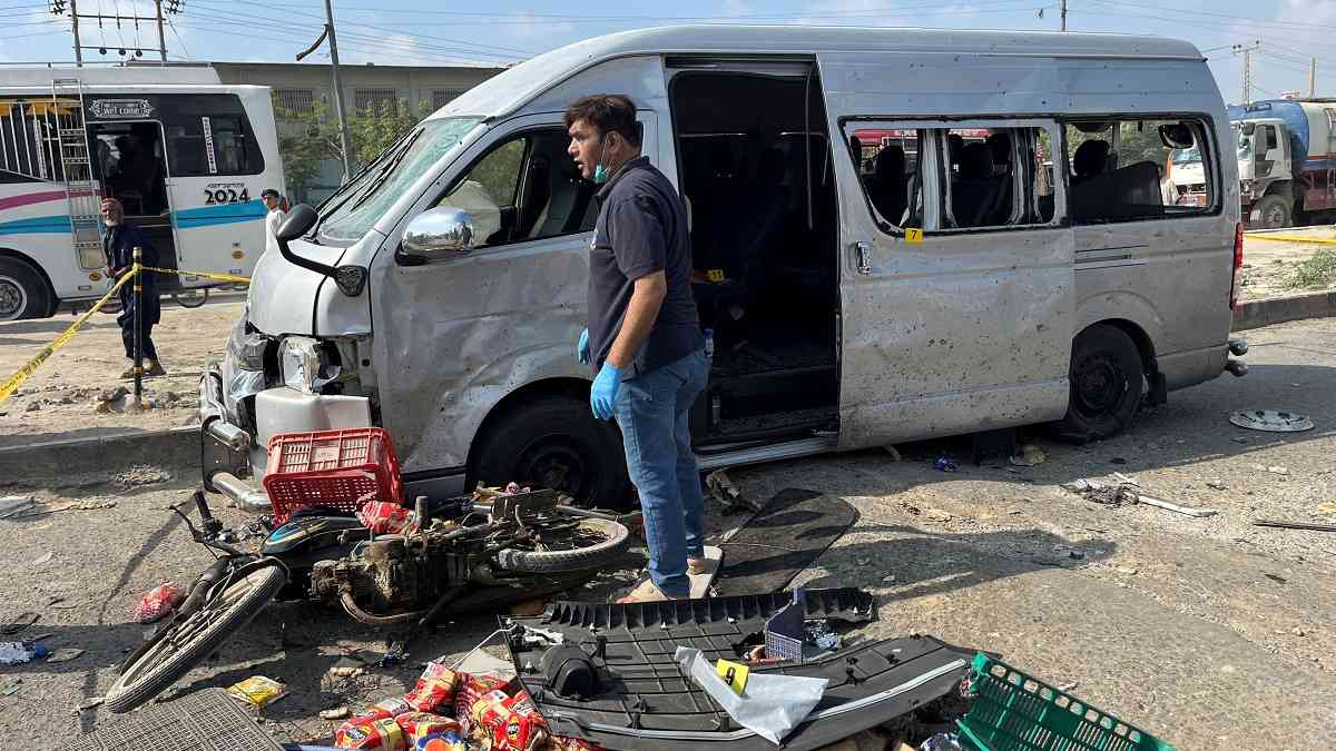 La police de Karachi, dans le sud du Pakistan 🇵🇰, a abattu vendredi un kamikaze et un militant alors qu'ils attaquaient un véhicule transportant cinq ressortissants japonais 🇯🇵, qui ont tous survécu, a déclaré un porte-parole de la police. ✒️ @The_Japan_News