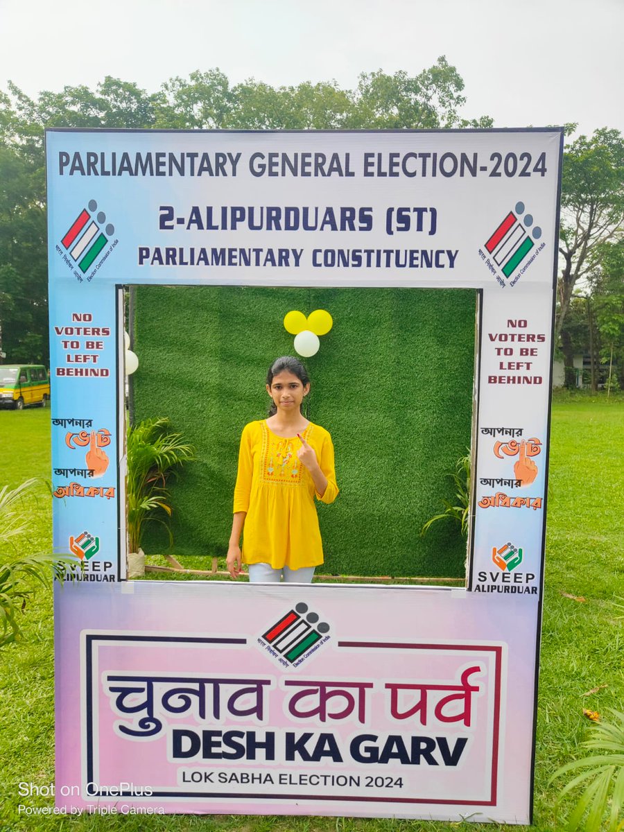 CEOWestBengal's tweet photo. First time elector happy toto showcase her inked finger after cast her Vote for at 2 Alipurduars (ST) PC of West Bengal.
#ChunavKaParv #DeskKaGarv #Election2024 #IVote4Sure

@ECISVEEP
@SpokespersonECI
@rajivkumarec
@anuj_chandak https://t.co/My1r42ss5X