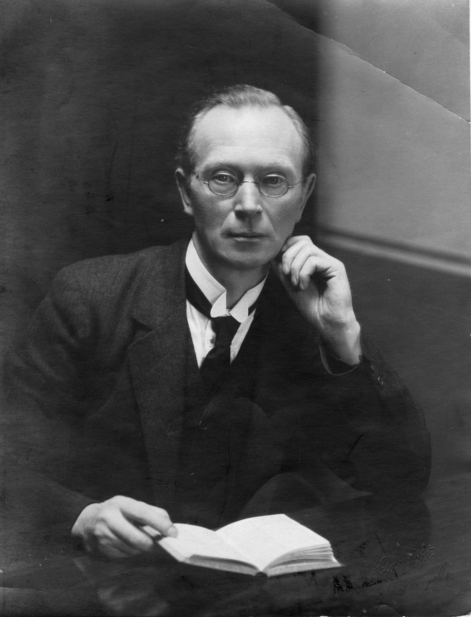 #Otd 1916: 'Castle Document' read out at a meeting of Dublin Corporation. It alleged nationalist leaders were to be arrested & homes/buildings raided! Caused Eoin MacNeill to alert the Irish Volunteers. Believed to have been a forgery by Joseph Plunkett! historyireland.com/volume-24/the-…