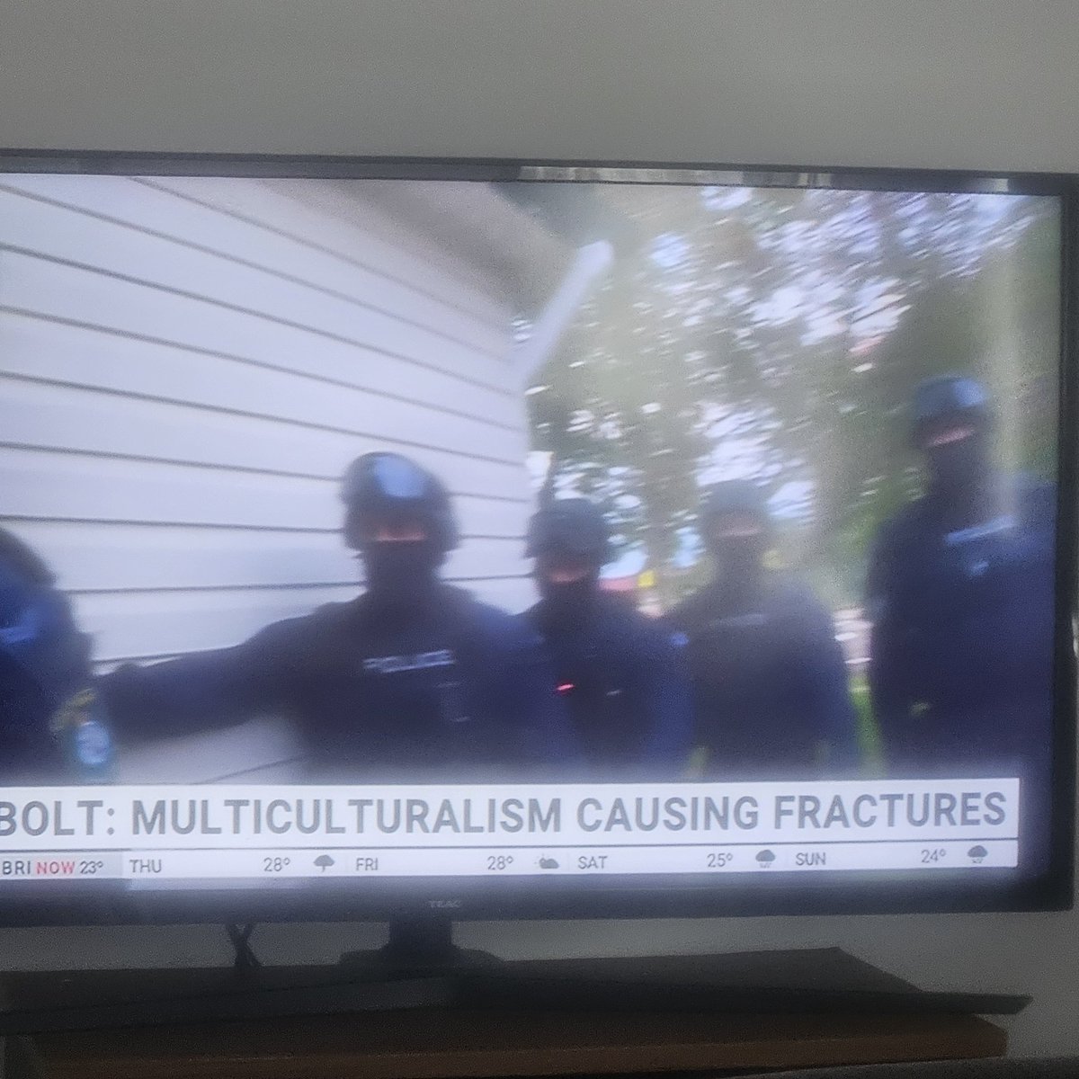 herecomessuper's tweet image. #IslamIsTheProblem #OilAndWater #BanMuslimImmigration #Enough!