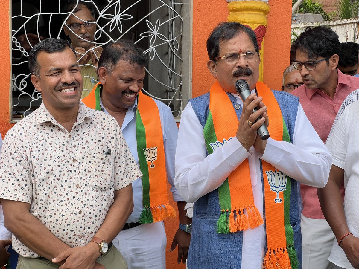 Beginning our journey with BJP North Goa Lok Sabha Candidate @shripadynaik today with prayers at Shree Ganpati Mandir, Parra. Embracing the spiritual essence of our campaign as we seek blessings for a prosperous and harmonious Goa. 🙏 #GoaElections #BJPforGoa #BJPforIndia