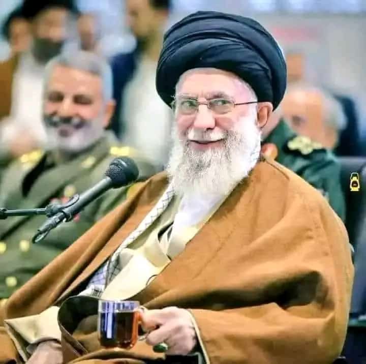 Brave Man:Khamenei❤️
'Feeling blessed to have a leader whose power is beyond comprehension. Truly awe-inspiring! 🙌✨'

🇵🇸🇮🇷✌️❤️
#Iranians
#IsraeliTerrorists 
#IranAttacklsrael