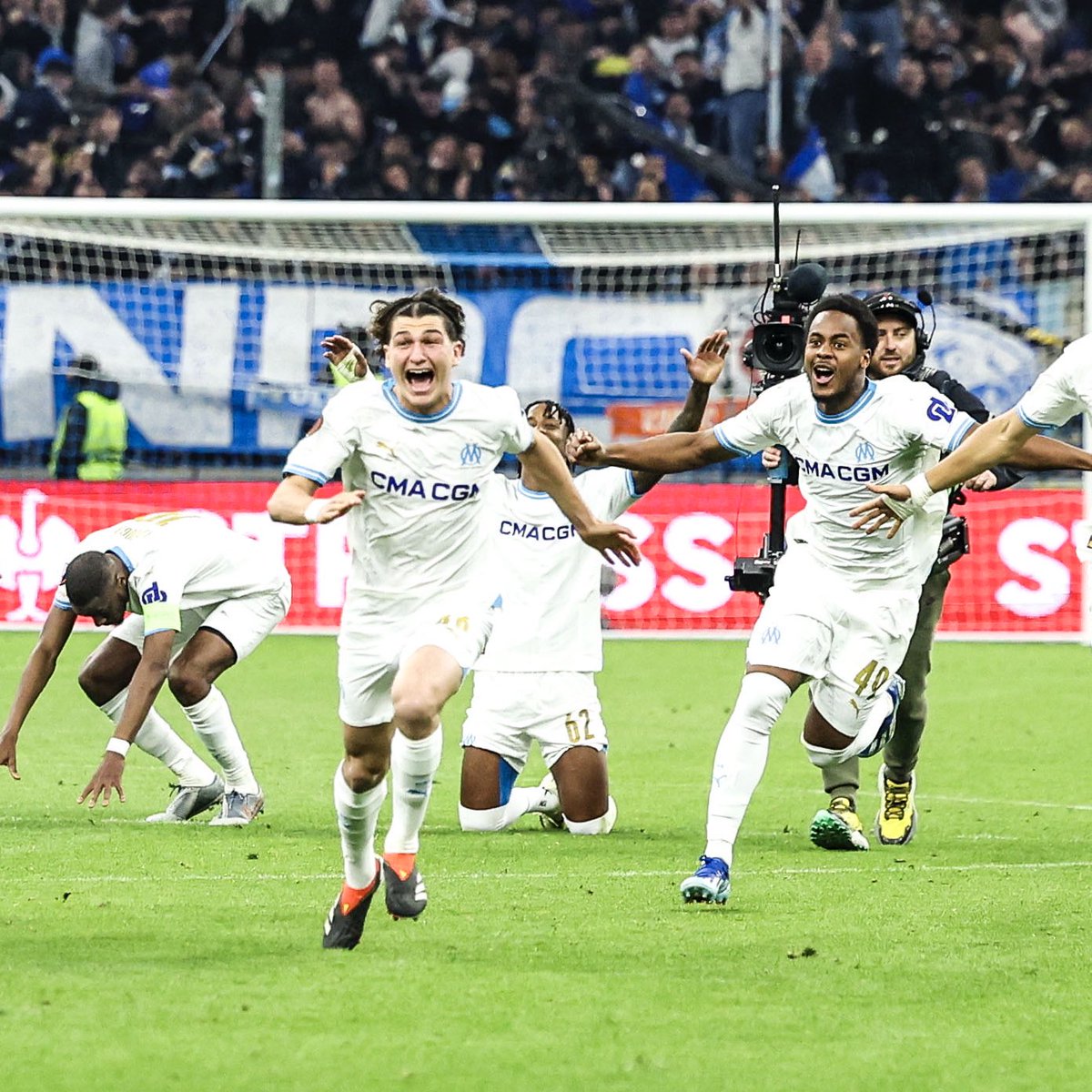 OM_Fada_'s tweet photo. C'EST DONC ÇA ETRE HEUREUX ? https://t.co/jn9MKwhgqb