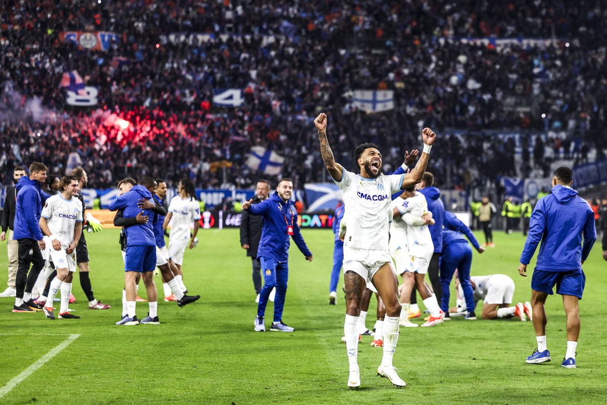 OM_Fada_'s tweet photo. C'EST DONC ÇA ETRE HEUREUX ? https://t.co/jn9MKwhgqb