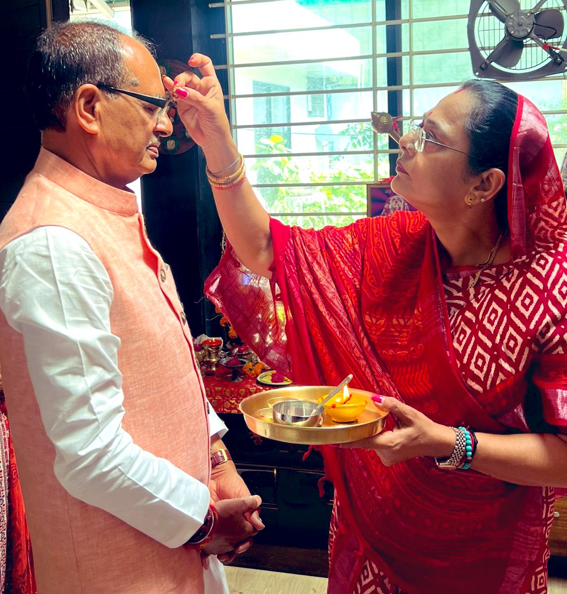 शुभकामनाओं के साथ नामांकन के लिए निकल रहा हूं।