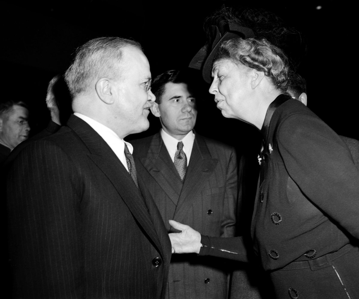 3️⃣3️⃣ Head of the Soviet delegation Vyacheslav Molotov talks to Eleanor Roosevelt at the UN. Belarusian Andrei Gromyko is in the background. Photo taken in 1946 @UN