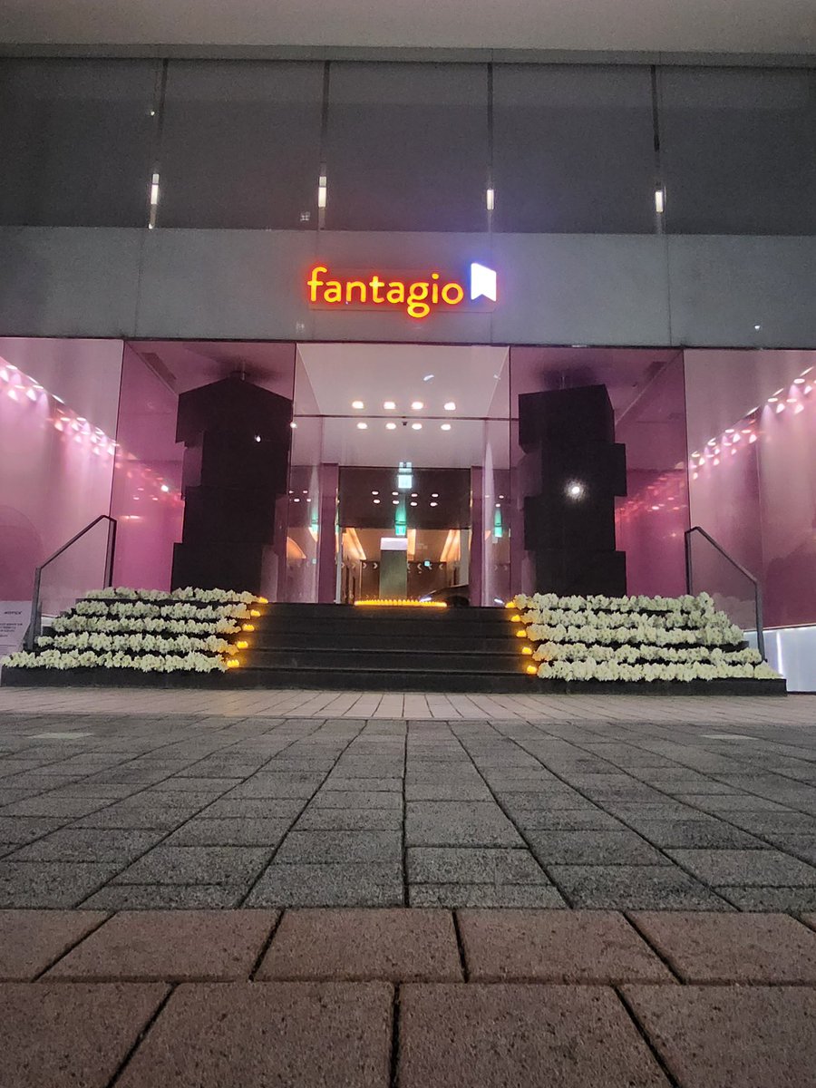 mealandtime's tweet photo. 국청사 준비하신 로하분들이
청담사옥에도 준비해두셨다고 합니다
국청사는 4/19-21까지 달에게 가는 길
운영하신다고 해요

많이 알려주셨으면 좋겠다고 하셔서
대리게시합니다

#문빈_가수해줘서_고마워 
#밥과시간의요정
#아스트로 #JINJIN_MOONBIN_FLY https://t.co/NJN2Whlemm