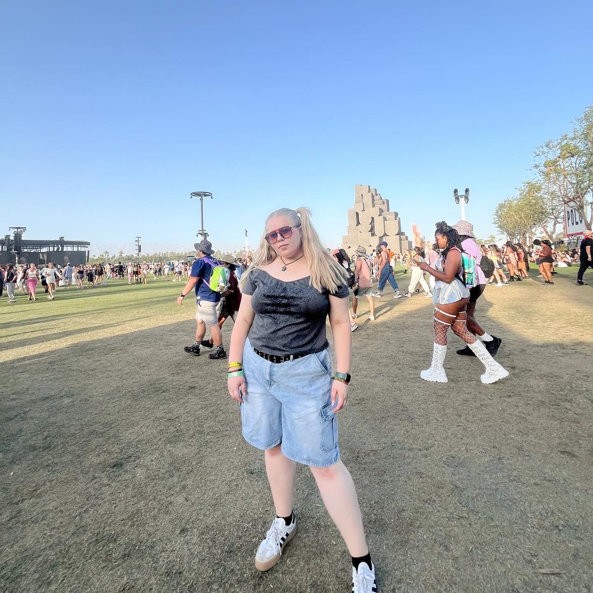 summerropele's tweet photo. no bc how tf did i end up working coachella https://t.co/2Mv6LoALqA