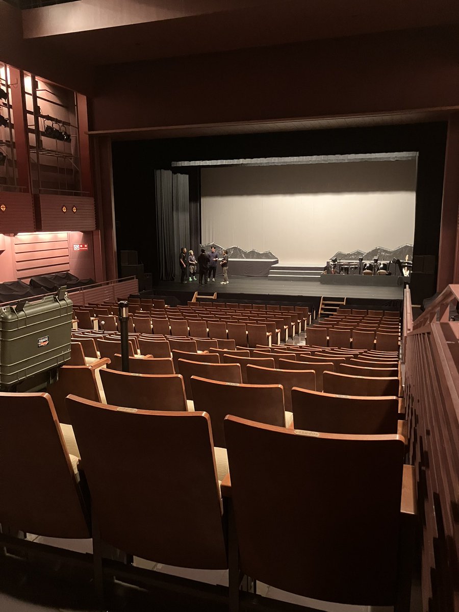 KaNa2017th's tweet photo. 会場入りしました〜✨
本番まで残り1日‼️
チケット予約は、当日受付窓口で購入できます(^^)
たくさんのご来場、お待ちしております♪ https://t.co/LB9dRKNzYq