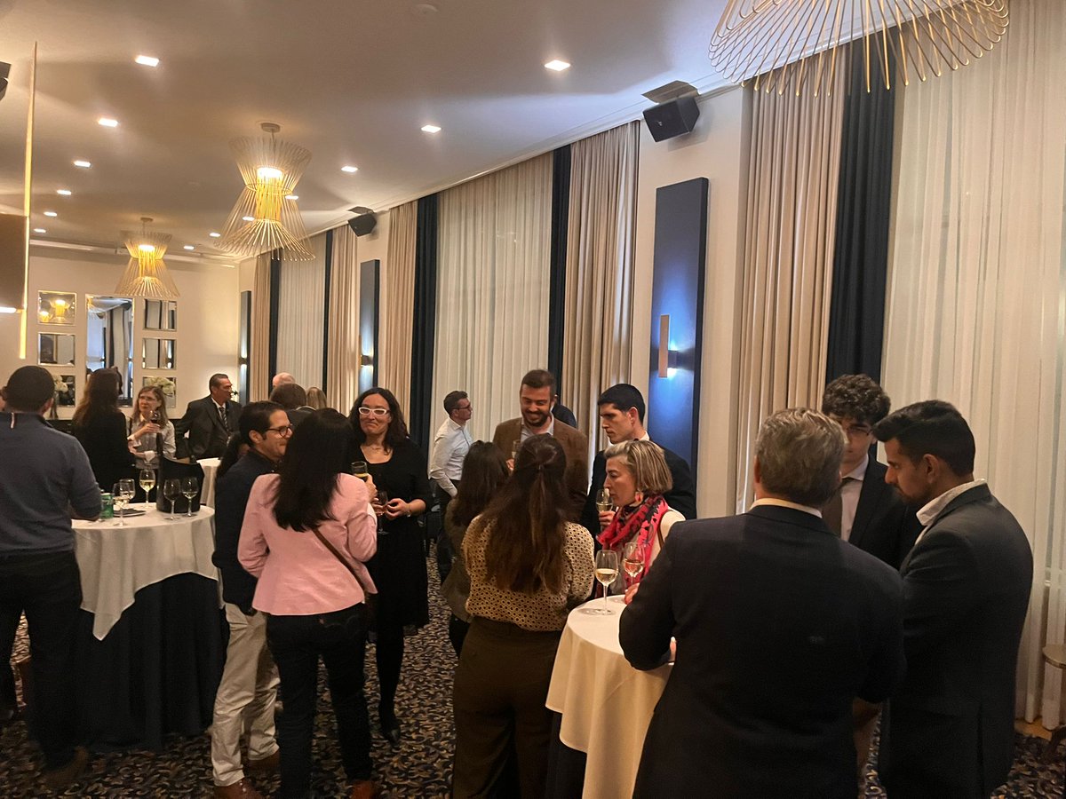 Gran sesión informativa organizada por la Cámara de Comercio de 🇪🇦 en 🇨🇦 en el #ClubStJames de #Montreal dirigido trabajadores desplazados en #Quebec. Mil gracias @EmbEspCanada por el apoyo!👏