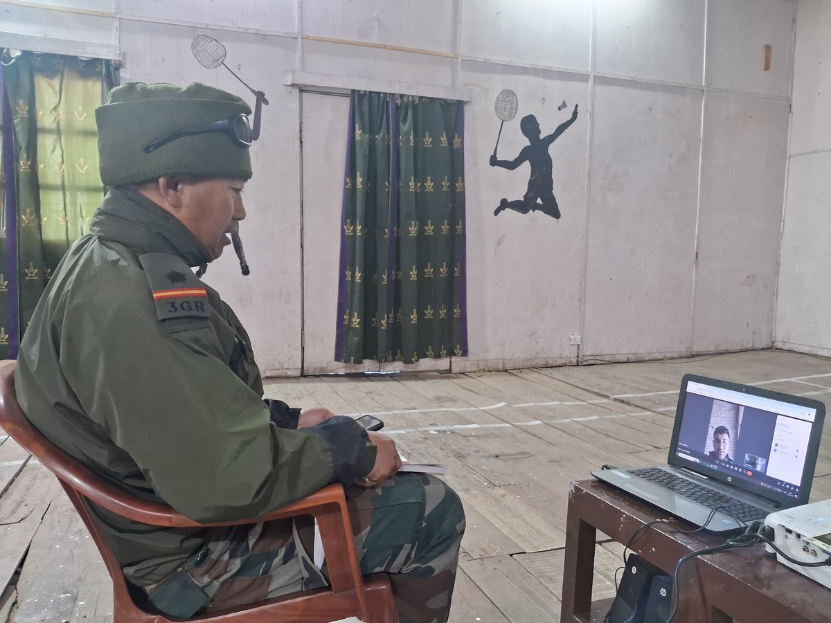 #IndianArmy organised an online preparation class for Agniveer aspirants at Dawar, #Gurez. The aim of the event is to providing guidance and support the candidates in their last-minute preparations is crucial for their success.

#Kashmir 
#IPL2024