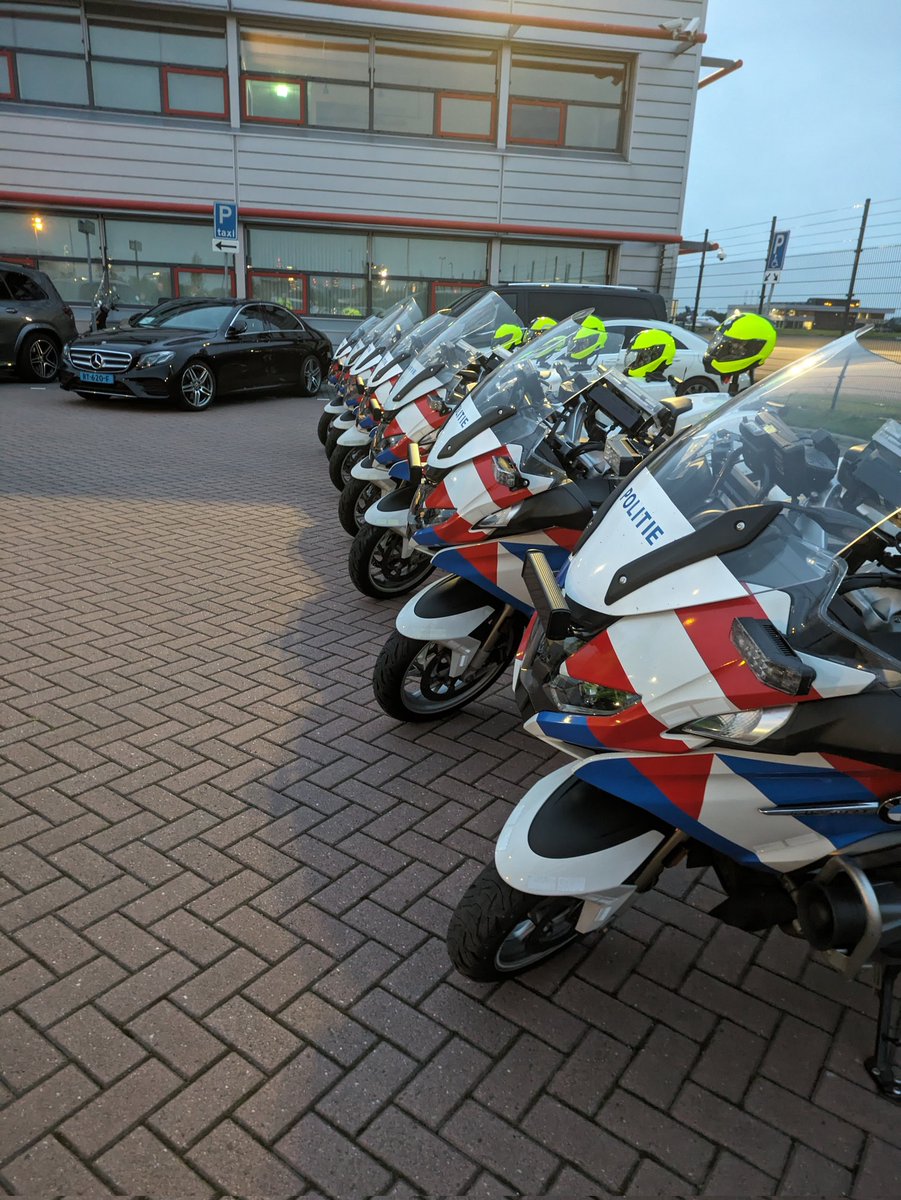 Gisteren de Turkse minister van Buitenlandse Zaken begeleid ism motorrijders <a href="/POL_TVRotterdam/">Verkeerspolitie Eenheid Rotterdam</a> en TVNoord-Holland.