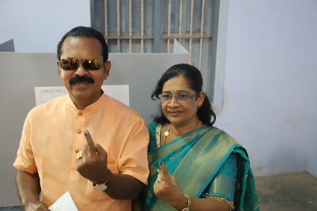 PasilianOffl's tweet photo. இன்று காலை எனது ஜனநாயக கடமையை நிறைவேற்றினேன். மக்கள் அனைவரும் தவறாமல் வாக்களிக்க வேண்டும் என்று கேட்டுக்கொள்கிறேன்.

#LokSabhaElection2024 #Elections2024 #kanniyakumari https://t.co/4JZAYnRkqe