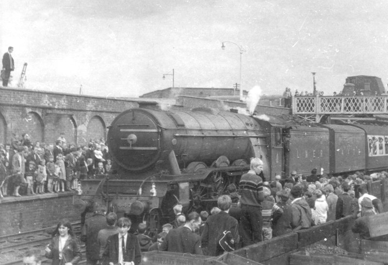 For #ArchiveTravel Here are a few of of our favourite travel related images... 🚍 Barnsley bus station in 1938 🚋 Trams in the town centre in 1902 🚉 The flying Scotsman, 1970 #Archive30