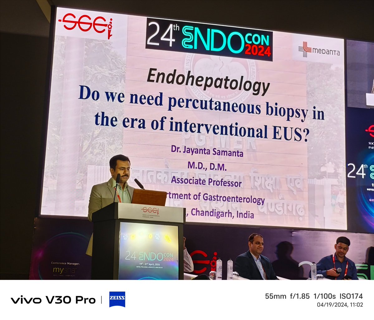 DharJahnvi's tweet photo. Dr. Jayanta Samanta #PGIMER giving the opening talk of #ENDOCON 2024 πππ
debate between EUS vs percutaneous liver biopsy ... What to choose ???
Who better than Jayanta Samanta and Dr. Vikram Bhatia to debate....π
@SGEIofficial #EUS #livertwitter https://t.co/7nuBaqMTAV