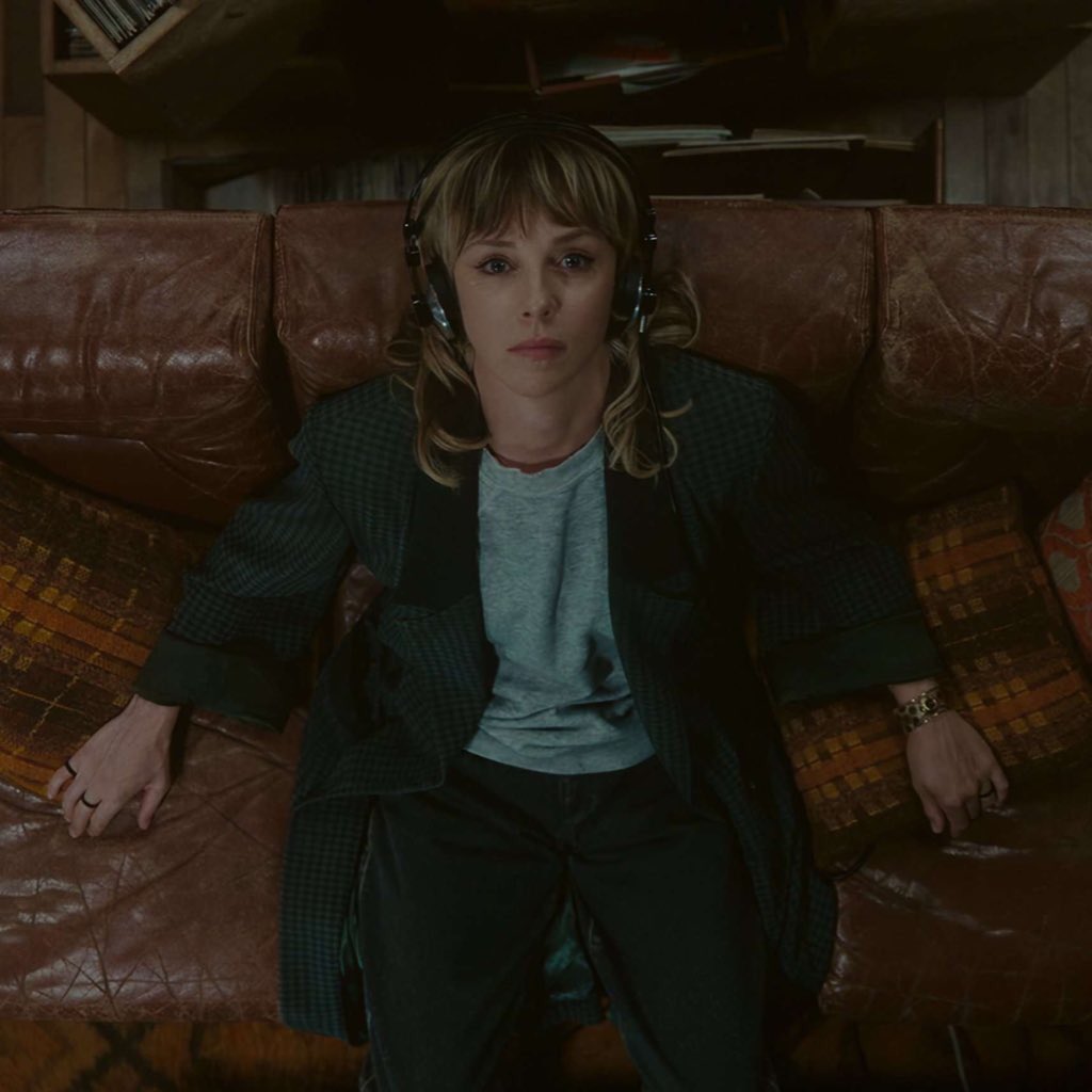 sylviespacebuns's tweet photo. She’s listening to fortnight and the “I love you, it’s ruining my life” part is hitting a little too close to home. (she has it on repeat) https://t.co/rMxWIrfJJb