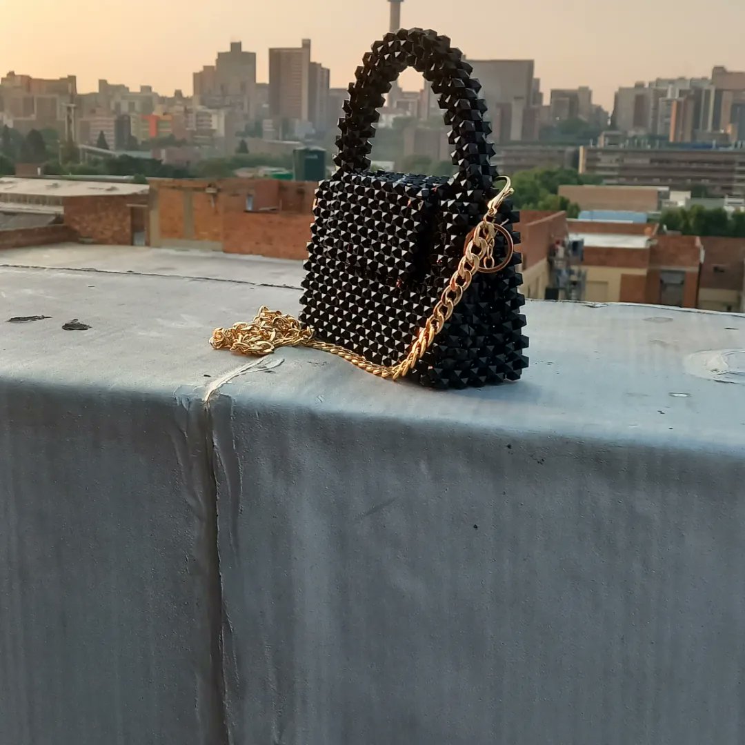 enhleofimbarts's tweet photo. Sharing my work until ladies who love beaded bags find this account ❤️ I have a sale going on by the way

Owami #UthandoNesthembu Fleurhof Nonku https://t.co/XLmIjFFDYu