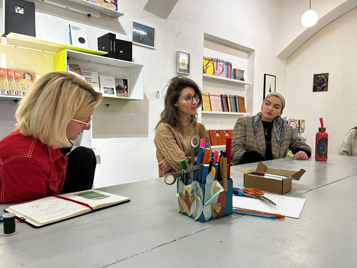 It was a delight to lead this workshop in Bologna with my art collective Dare to Care ahead of the ‘Vibrant Mind’ exhibition opening tonight. If you are nearby please join us: madeleinakayart.com/post/ways-of-h…