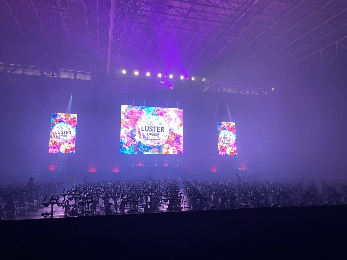 massa228's tweet image. #FEELCYCLE #luster2024 開幕公演から帰宅しました♪今回もめっちゃ楽しかった！ウチのインストラクターさんもダンサーで出演していてかわいくてカッコいいステージを魅せてくれましたとさ。
80分で約830kcalはヤバいw
バナナジュース飲んで帰ってきましたです🍌